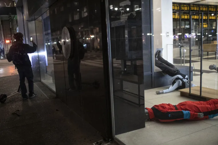 Kaos i nasilje na ulicama diljem SAD-a: Ovakvo ne&scaron;to nije viđeno od ubojstva Martina Luthera Kinga!