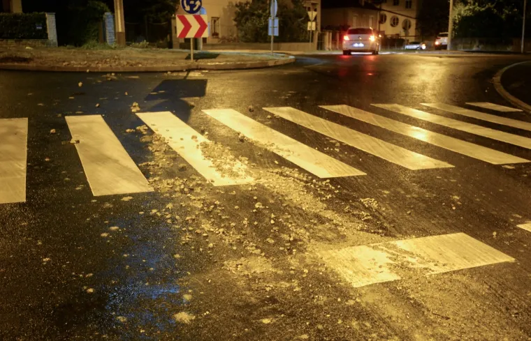 PUKNUĆE CJEVOVODA U ZAGREBU: Voda se sa Šalate slijevala u Grškovićevu ulicu