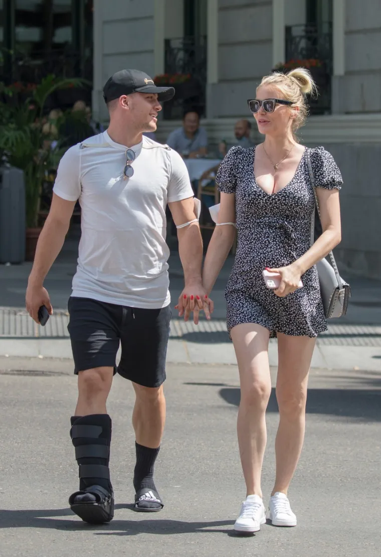 LUKA JOVIĆ OPET U SREDIŠTU KONTROVERZE: Srpski napadač šetao s lijepom Sofijom ulicama Madrida i pokazivao srednji prst