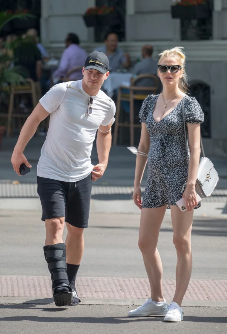 LUKA JOVIĆ OPET U SREDI&Scaron;TU KONTROVERZE: Srpski napadač &scaron;etao s lijepom Sofijom ulicama Madrida i pokazivao srednji prst