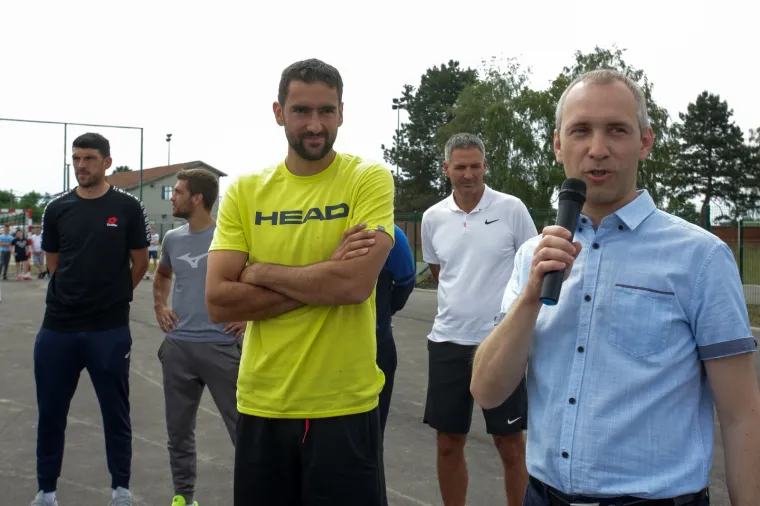 [FOTO] ČILIĆ I EKIPA HAKLALI NOGAČ I IZGUBILI: Pokazali su veliko srce i oduševili najmlađe