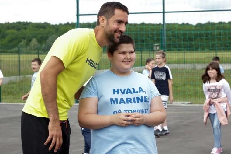 [FOTO] ČILIĆ I EKIPA HAKLALI NOGAČ I IZGUBILI: Pokazali su veliko srce i oduševili najmlađe