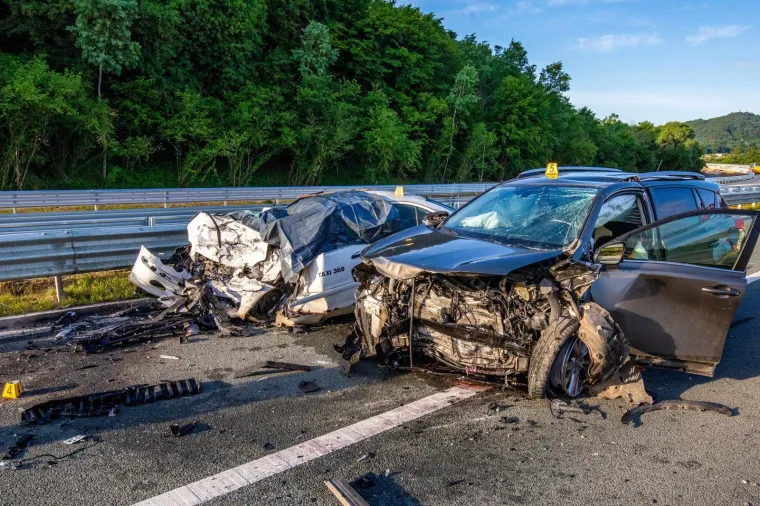 STRAVIČNA NESREĆA NA ISTARSKOM IPSILONU: Jedna osoba poginula, dvije te&scaron;ko ozlijeđene