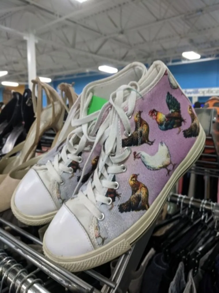 PA TKO OVO KUPUJE? Ovo su najbizarnije stvari u second hand shopovima, nema šanse da vam ne ostane upitnik nad glavom