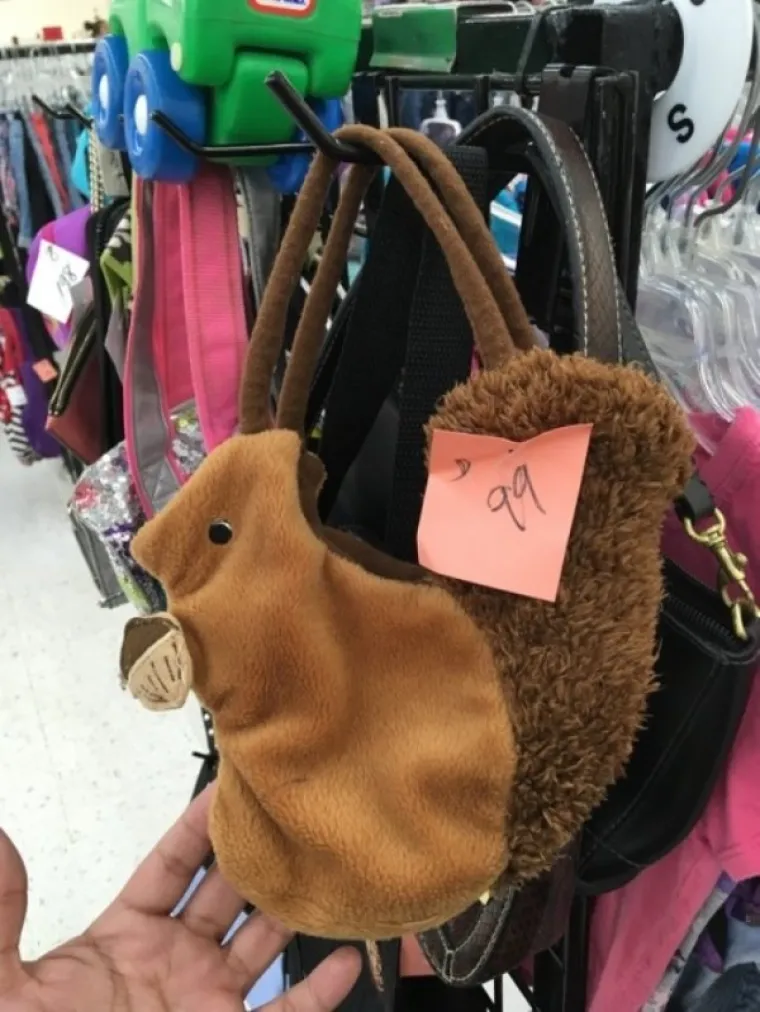 PA TKO OVO KUPUJE? Ovo su najbizarnije stvari u second hand shopovima, nema šanse da vam ne ostane upitnik nad glavom