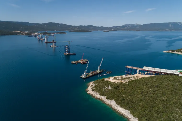Pelje&scaron;ki most napreduje iz dana u dan: Pogledajte kako to izgleda iz zraka