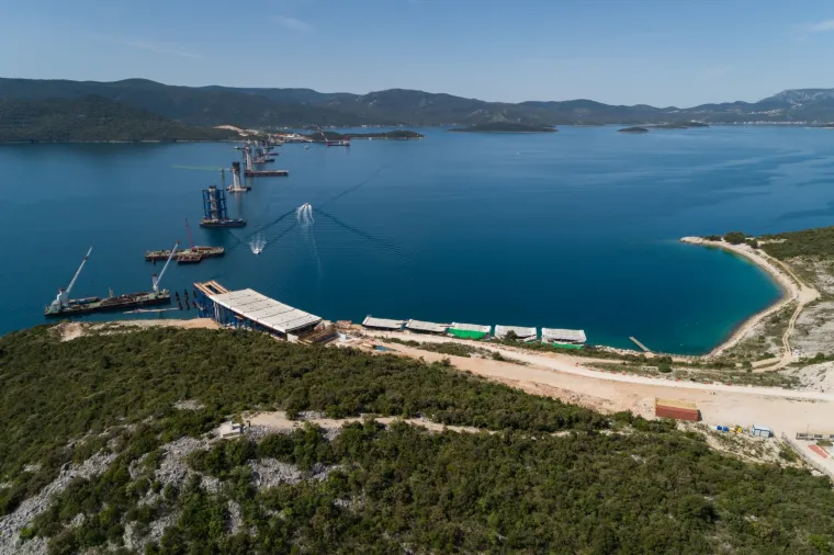 Pelje&scaron;ki most napreduje iz dana u dan: Pogledajte kako to izgleda iz zraka