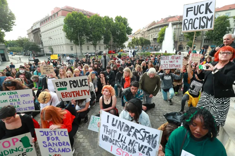 09.06.2020., Zagreb - Inicijativa protiv policijskog nasilja i rasizma organizirala prosvjednu akciju na Trgu zrtava fasizma. Cilj akcije je iskazati solidarnost s pokretom "Black Lives Matter" u SAD-u i tamosnjim prosvjedima protiv policijskog nasilja. Photo: Sanjin Strukic/PIXSELL