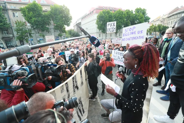 09.06.2020., Zagreb - Inicijativa protiv policijskog nasilja i rasizma organizirala prosvjednu akciju na Trgu zrtava fasizma. Cilj akcije je iskazati solidarnost s pokretom "Black Lives Matter" u SAD-u i tamosnjim prosvjedima protiv policijskog nasilja. Photo: Sanjin Strukic/PIXSELL
