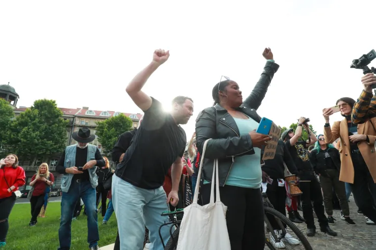 09.06.2020., Zagreb - Inicijativa protiv policijskog nasilja i rasizma organizirala prosvjednu akciju na Trgu zrtava fasizma. Cilj akcije je iskazati solidarnost s pokretom "Black Lives Matter" u SAD-u i tamosnjim prosvjedima protiv policijskog nasilja. Photo: Sanjin Strukic/PIXSELL