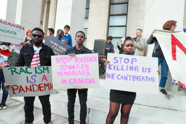 09.06.2020., Zagreb - Inicijativa protiv policijskog nasilja i rasizma organizirala prosvjednu akciju na Trgu zrtava fasizma. Cilj akcije je iskazati solidarnost s pokretom "Black Lives Matter" u SAD-u i tamosnjim prosvjedima protiv policijskog nasilja. Photo: Sanjin Strukic/PIXSELL