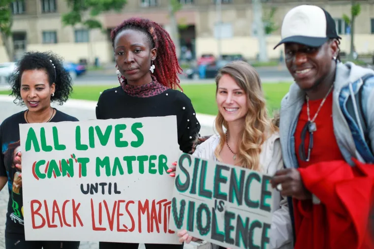 09.06.2020., Zagreb - Inicijativa protiv policijskog nasilja i rasizma organizirala prosvjednu akciju na Trgu zrtava fasizma. Cilj akcije je iskazati solidarnost s pokretom "Black Lives Matter" u SAD-u i tamosnjim prosvjedima protiv policijskog nasilja. Photo: Sanjin Strukic/PIXSELL