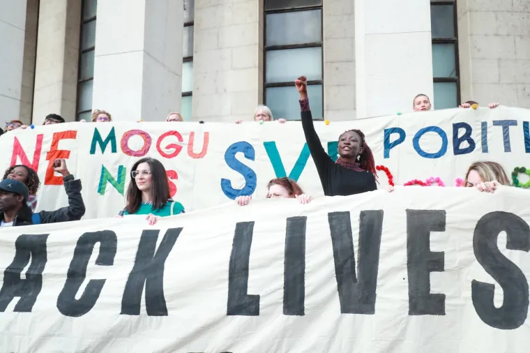 09.06.2020., Zagreb - Inicijativa protiv policijskog nasilja i rasizma organizirala prosvjednu akciju na Trgu zrtava fasizma. Cilj akcije je iskazati solidarnost s pokretom "Black Lives Matter" u SAD-u i tamosnjim prosvjedima protiv policijskog nasilja. Photo: Sanjin Strukic/PIXSELL