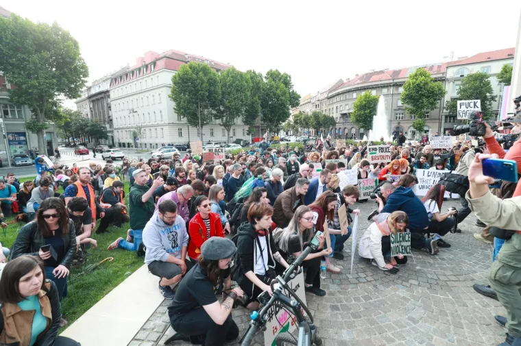 09.06.2020., Zagreb - Inicijativa protiv policijskog nasilja i rasizma organizirala prosvjednu akciju na Trgu zrtava fasizma. Cilj akcije je iskazati solidarnost s pokretom "Black Lives Matter" u SAD-u i tamosnjim prosvjedima protiv policijskog nasilja. Photo: Sanjin Strukic/PIXSELL