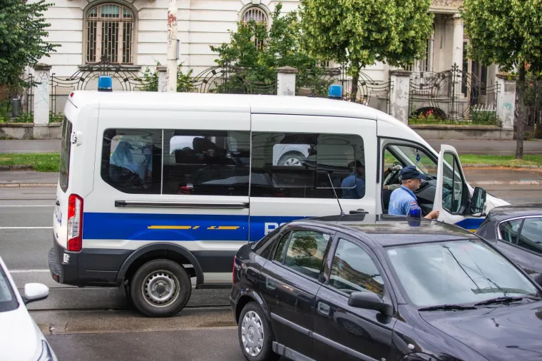 Velika policijska akcija: Priveli osječke dilere među kojima je i vlasnik narodnjačkog kluba