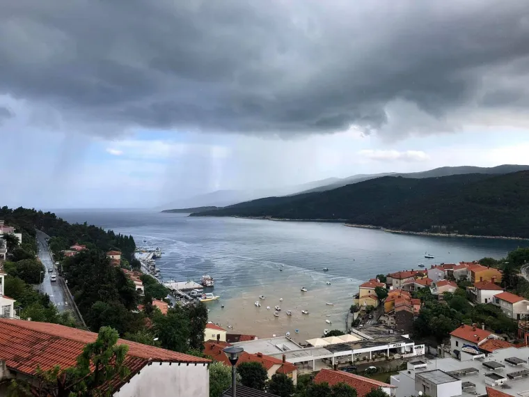 Snažno nevrijeme u Istri: Divovska pijavica i oblaci djelovali su kao da dolazi apokalipsa