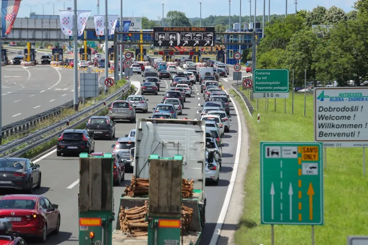 Svi na more! Hrvati mahom pojurili na produženi vikend na Jadran, ovolike su gužve