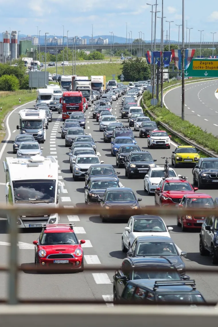 Svi na more! Hrvati mahom pojurili na produženi vikend na Jadran, ovolike su gužve