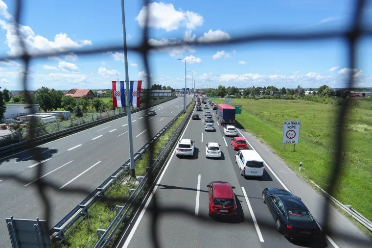 Svi na more! Hrvati mahom pojurili na produženi vikend na Jadran, ovolike su gužve