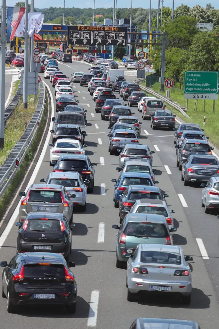 Svi na more! Hrvati mahom pojurili na produženi vikend na Jadran, ovolike su gužve