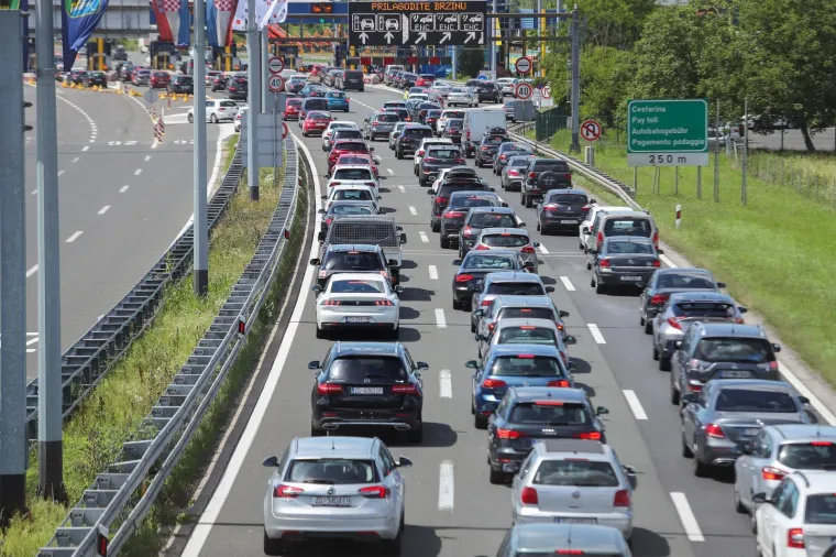 Svi na more! Hrvati mahom pojurili na produženi vikend na Jadran, ovolike su gužve