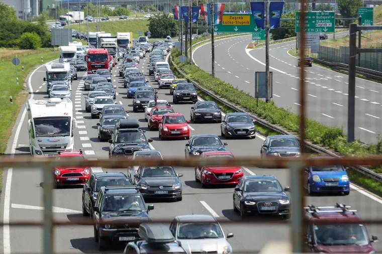 Svi na more! Hrvati mahom pojurili na produženi vikend na Jadran, ovolike su gužve