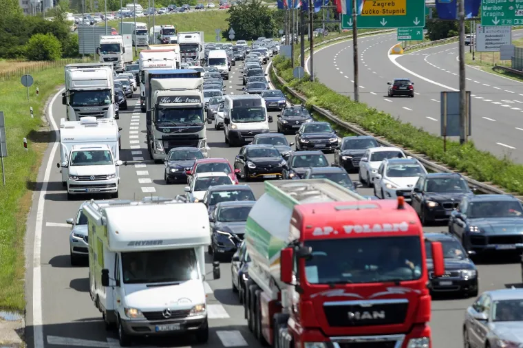 Svi na more! Hrvati mahom pojurili na produženi vikend na Jadran, ovolike su gužve