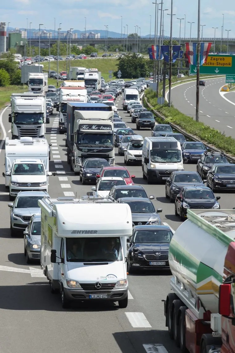 Svi na more! Hrvati mahom pojurili na produženi vikend na Jadran, ovolike su gužve