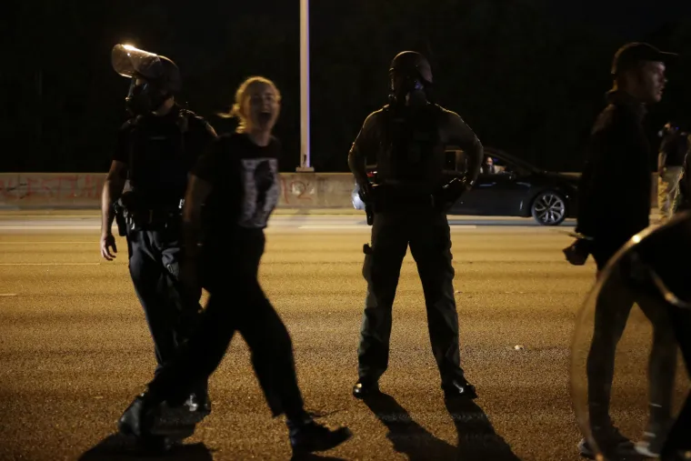 Amerika gori! Prosvjednici spalili restoran jer je policija ubila jo&scaron; jednog crnca