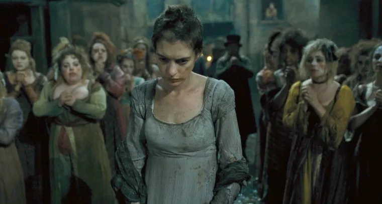 Anne Hathaway kao Fantine u filmu Les Miserables. Foto: Landmark Media/Profimedia.