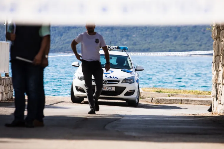 U krvavom obračunu u Ka&scaron;telima ubijen mu&scaron;karac, dvoje ozlijeđenih: Policija uhitila tri osobe