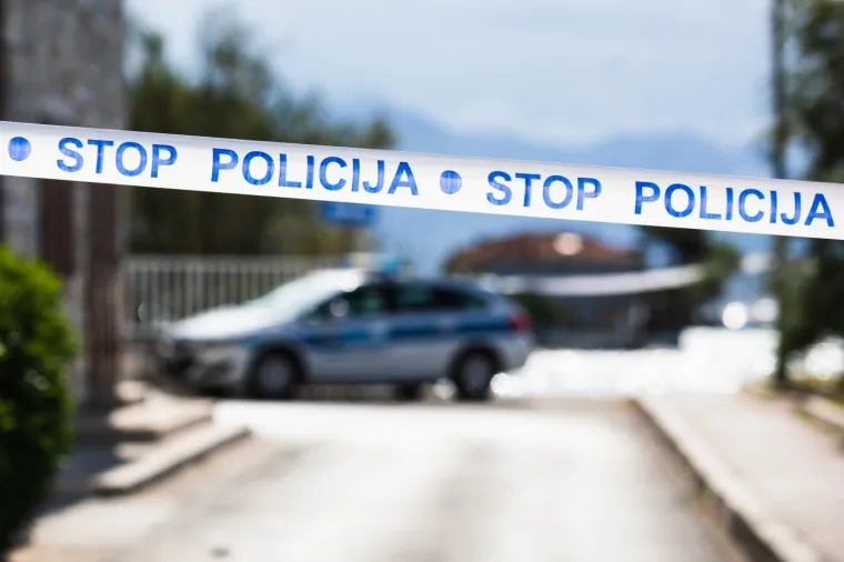 U krvavom obračunu u Ka&scaron;telima ubijen mu&scaron;karac, dvoje ozlijeđenih: Policija uhitila tri osobe