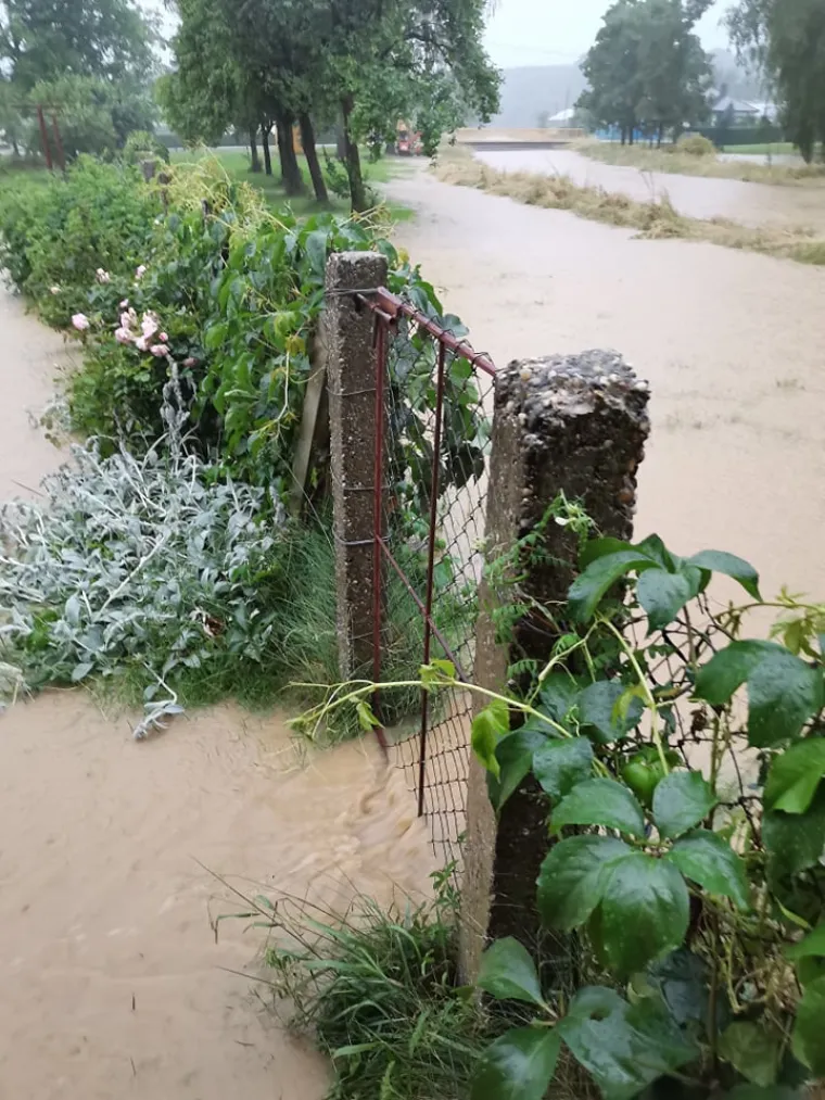 Izlila se Trnava u Međimurju, poplavljeni vrtovi i dvori&scaron;ta: Ljudi očajni - sve im uni&scaron;teno