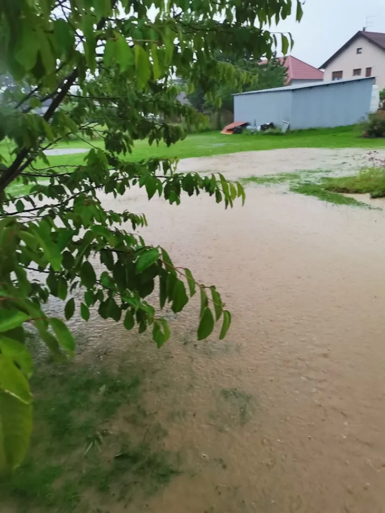 Izlila se Trnava u Međimurju, poplavljeni vrtovi i dvori&scaron;ta: Ljudi očajni - sve im uni&scaron;teno
