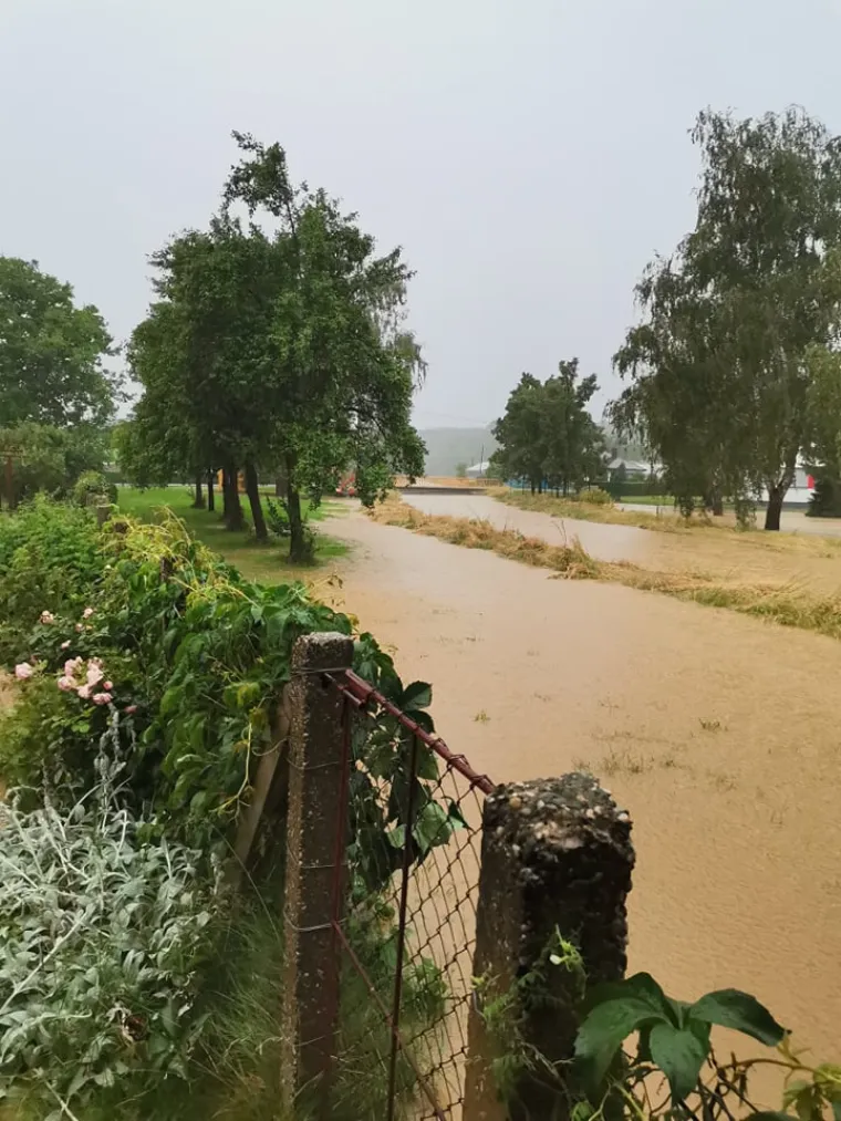Izlila se Trnava u Međimurju, poplavljeni vrtovi i dvori&scaron;ta: Ljudi očajni - sve im uni&scaron;teno