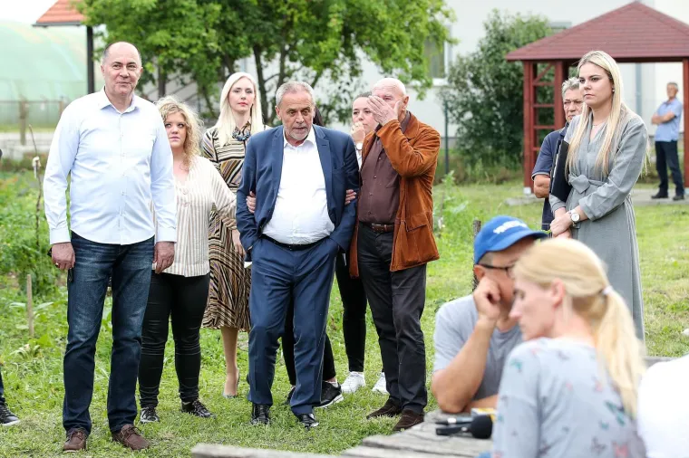 Bandić teturao u Sesvetama