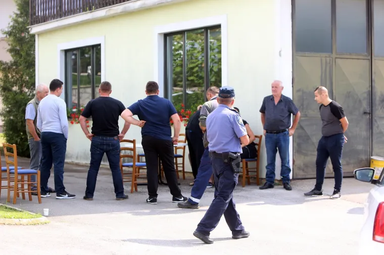 Ubojstvo u Cetingradu: Preminuo mlađi bračni par, iza sebe ostavili troje maloljetne djece?