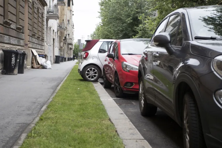 Mjesto za parking automobila u centru Zagreba teško je naći, pogotovo nakon potresa. Zato za promet u gradu je veličina bitna, što manji lakše do mjesta za parkiranje.