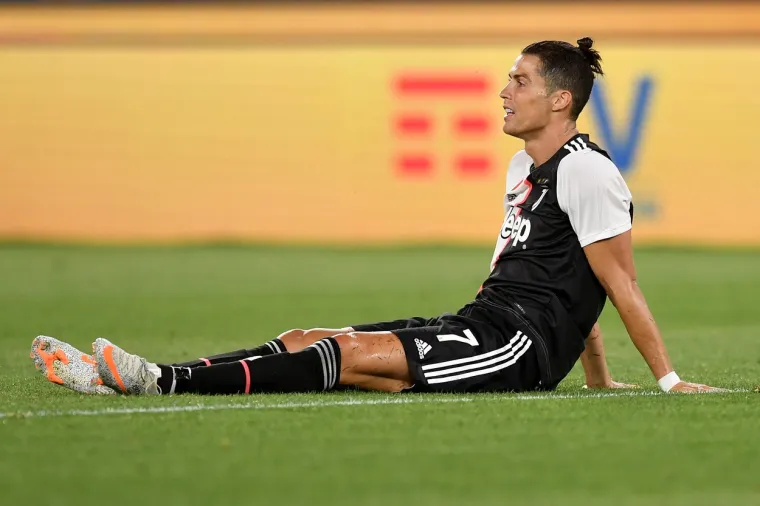 Nogometaši Napolija šesti put u svojoj povijesti pobjednici su talijanskog Kupa nakon što su u Rimu pred praznim tribinama stadiona Olimpico pobijedili Juventus sa 4:2 boljim izvođenjem jedanaesteraca.