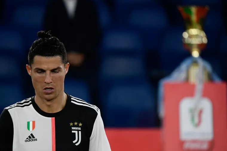 [FOTO] JESTE LI PRIMIJETILI ODVRATNU RONALDOVU NAVIKU? Ovo ga u potpunosti razotkriva: Kakvo ćete sad imati mišljenje o njemu?