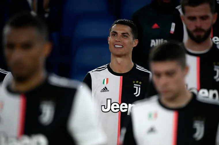 [FOTO] JESTE LI PRIMIJETILI ODVRATNU RONALDOVU NAVIKU? Ovo ga u potpunosti razotkriva: Kakvo ćete sad imati mišljenje o njemu?