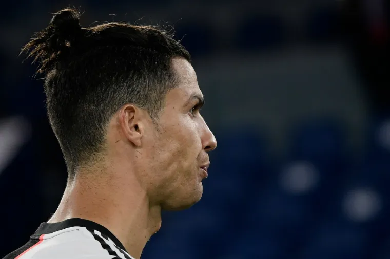[FOTO] JESTE LI PRIMIJETILI ODVRATNU RONALDOVU NAVIKU? Ovo ga u potpunosti razotkriva: Kakvo ćete sad imati mišljenje o njemu?