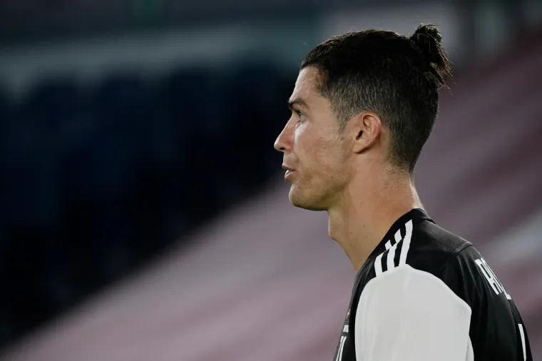 [FOTO] JESTE LI PRIMIJETILI ODVRATNU RONALDOVU NAVIKU? Ovo ga u potpunosti razotkriva: Kakvo ćete sad imati mišljenje o njemu?