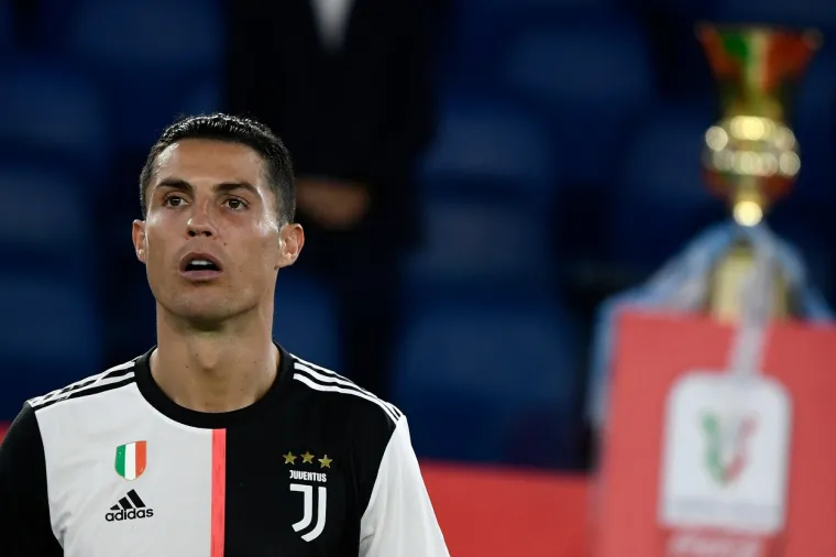 [FOTO] JESTE LI PRIMIJETILI ODVRATNU RONALDOVU NAVIKU? Ovo ga u potpunosti razotkriva: Kakvo ćete sad imati mišljenje o njemu?