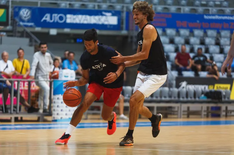18.06.2020., Zadar - Zvijezde Adria Toura odigrale prijateljsku utakmicu s kosarkasima KK Zadar. Novak Djokovic, Alexander Zverev  Photo: Marko Dimic/PIXSELL