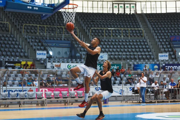 18.06.2020., Zadar - Zvijezde Adria Toura odigrale prijateljsku utakmicu s kosarkasima KK Zadar. Alexsander Zverov, Borna Coric  Photo: Marko Dimic/PIXSELL