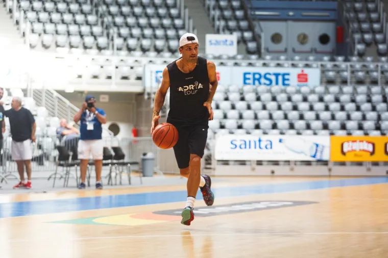 18.06.2020., Zadar - Zvijezde Adria Toura odigrale prijateljsku utakmicu s kosarkasima KK Zadar. Grigor Dimitrov  Photo: Marko Dimic/PIXSELL