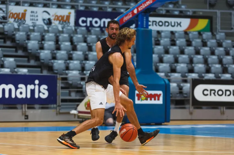 18.06.2020., Zadar - Zvijezde Adria Toura odigrale prijateljsku utakmicu s kosarkasima KK Zadar. Alexander Zverev, Marin Cilic  Photo: Marko Dimic/PIXSELL