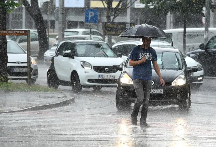 Pogledajte kako je izgledao proljetni pljusak u Zagrebu i Opatiji