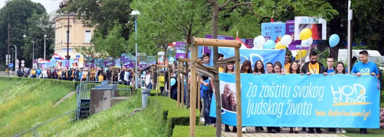U Sisku se 'hodalo za život': Pogledajte tko se sve priključio Željki Markić i Vladi Košiću